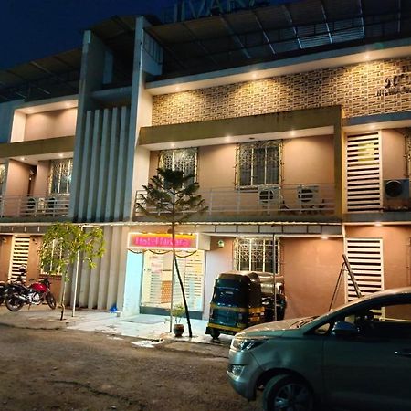 Hotel Nivara Navi Mumbai Exterior foto